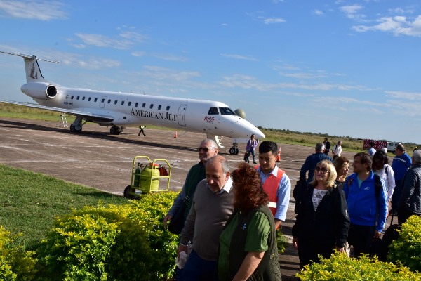 Se concretó el primer vuelo desde Buenos Aires al aeropuerto del Iberá, en Mercedes