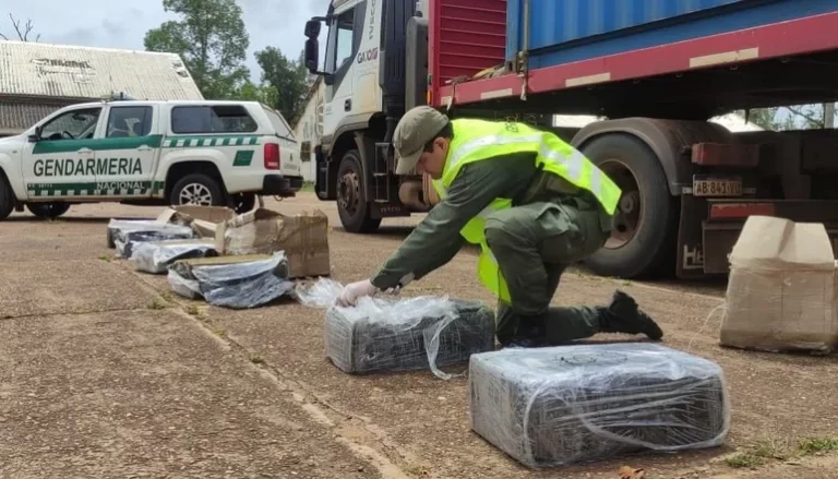 Alvear: Gendarmería detuvo a un camionero con más de 70 kilos de droga