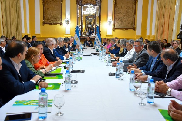 El gobernador Valdés reunió a su Gabinete ampliado para proyectar la gestión provincial ante el nuevo Gobierno nacional