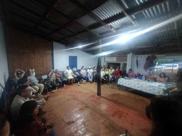 Vecinos del Paraje Atalaya pidieron una urgente solución al problema de la alcantarilla del arroyo Itacuá