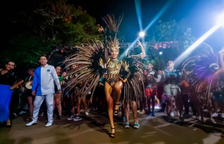 Pese a la crisis económica, el carnaval santotomeño espera poder brillar en la edición 2024