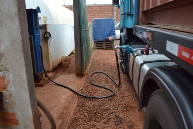 Estación de servicio clandestina operaba en las afueras de Santo Tomé, incautaron más de $6 millones