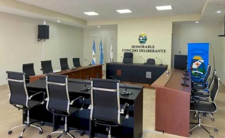 Ante el descreimiento en la opinión pública, el Concejo Deliberante apela a una puesta en escena y quiere acorralar a Aguas de Corrientes