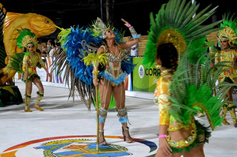 Con el fin de semana largo de carnaval, llega la última noche de desfile, el escrutinio y  premiación en Santo Tomé