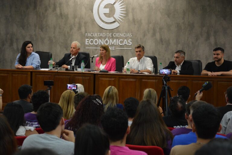 Económicas inició la ambientación de ingresantes,  y el gobierno de Chaco lanzó el boleto estudiantil