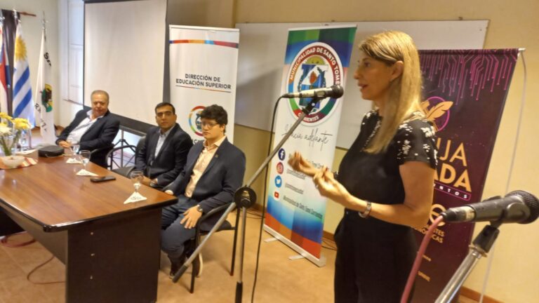 “Reforzamos nuestro compromiso con la educación universitaria pública, gratuita y laica” dijo la decana de la Facultad de Ciencias Económicas