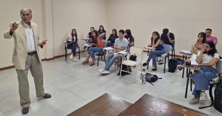 Trabajan en el cambio curricular de  la Licenciatura en Comercio Exterior