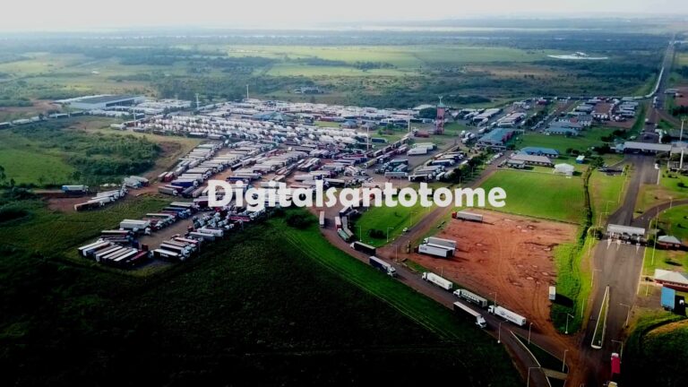 Se complica la situación en el Centro Unificado de Frontera y atribuyen ello a los feriados largos y el trabajo a reglamento de fiscales brasileños
