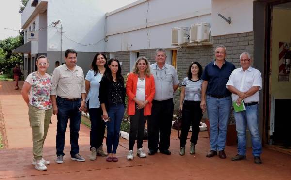 Reunión del sector del turismo en la costa del Río Uruguay