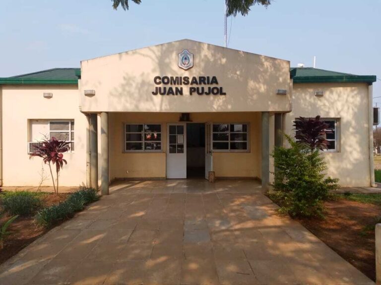 Policías acusados de abusar y torturar a un cabo seguirán detenidos