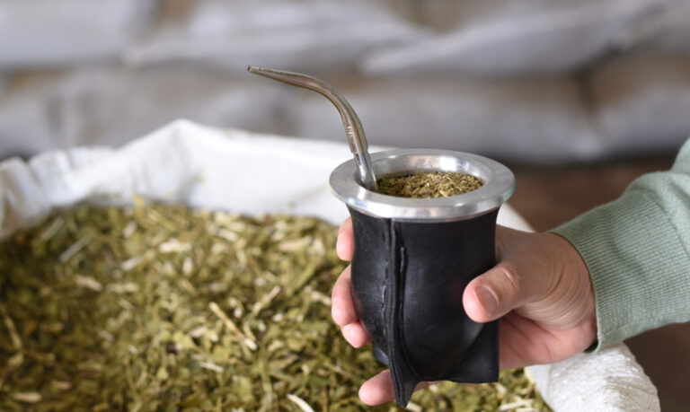 La Justicia de Misiones frenó la importación de yerba mate desde Brasil y Paraguay