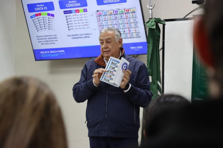 Cassani no retrocede con el proyecto de Boleta Única y lo presenta en la región