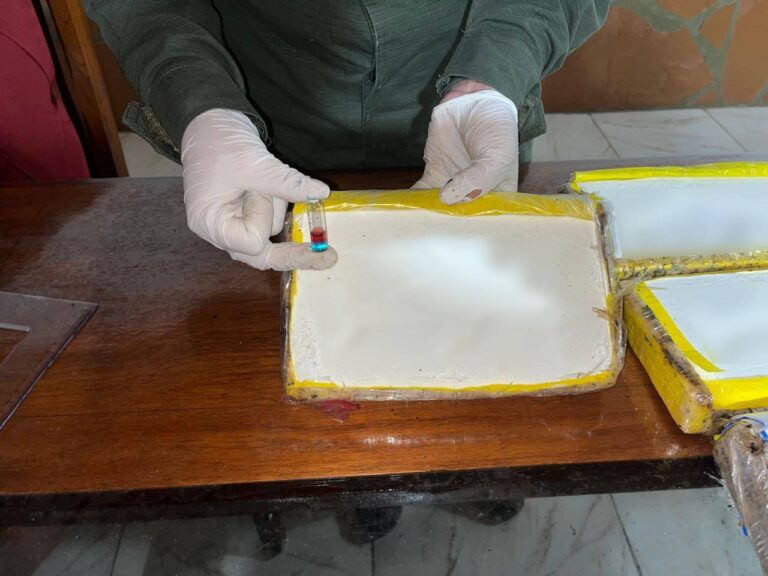 Quiso eludir un control de Gendarmeria y se dio a la fuga, llevaba varios kg de cocaína