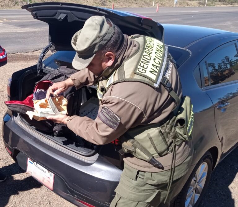Detienen a un ciudadano español que trasladaba 30.000 dólares y mercadería ilegalmente