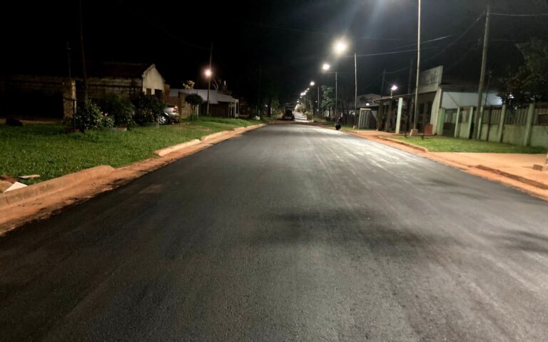 Arrancó la pavimentación por calle Navajas y los vecinos expresaron su satisfacción