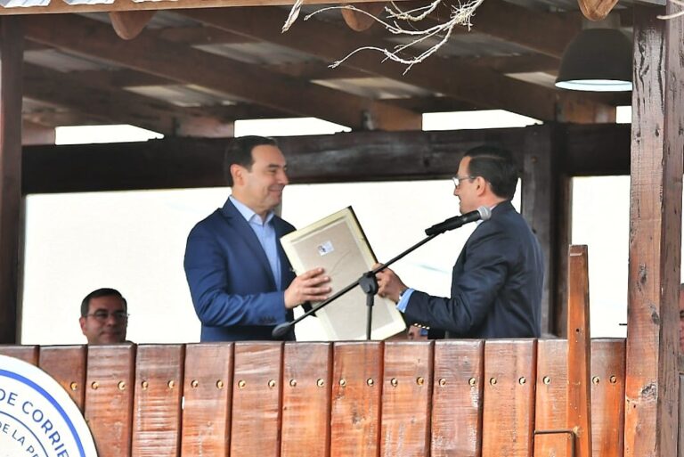 Valdés pidió a los productores redoblar esfuerzos para seguir avanzando