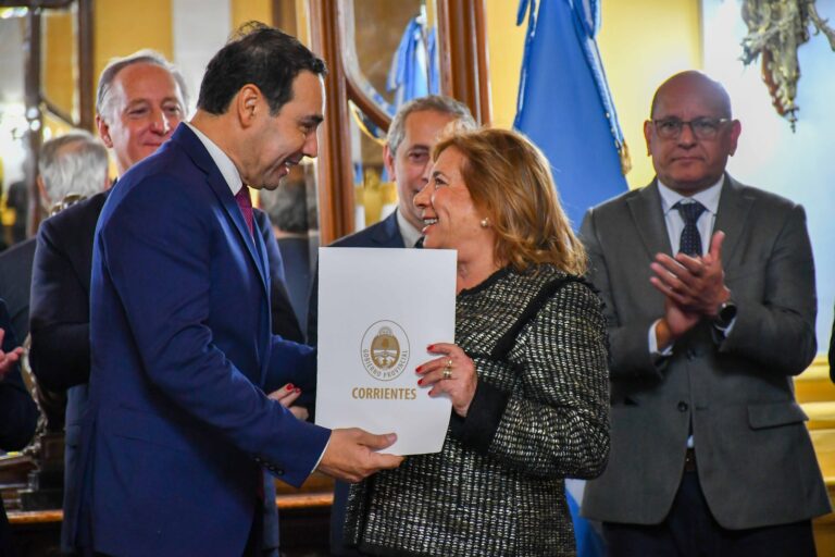 El gobernador Valdés puso en funciones a Beatriz Kunin en el Instituto de Cultura