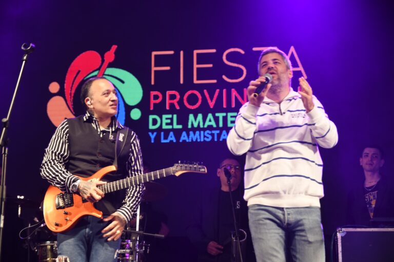 Puro brillo y espectáculo en la primera noche de la Fiesta Provincial del Mate y la Amistad