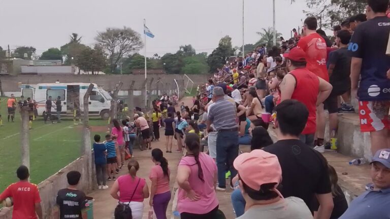 Accidentado cotejo entre Sarmiento y Barcelona con pésimos arbitrajes y clima de violencia