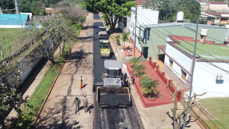 Suaid supervisó obras de asfaltado y se explayó acerca de varios temas de actualidad