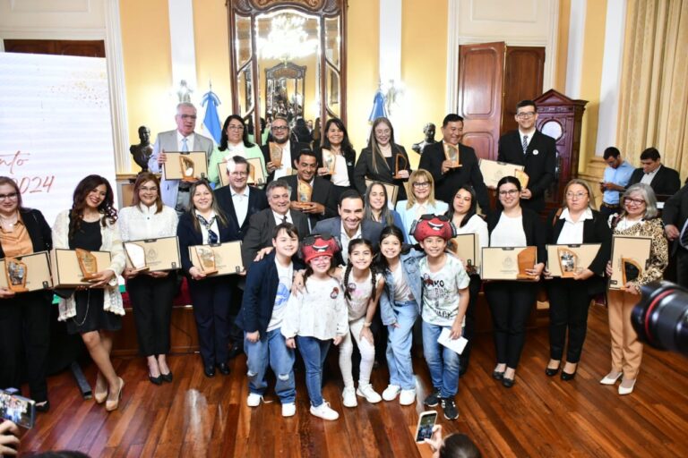 El gobierno Provincial reconoció a docentes destacados de toda la provincia