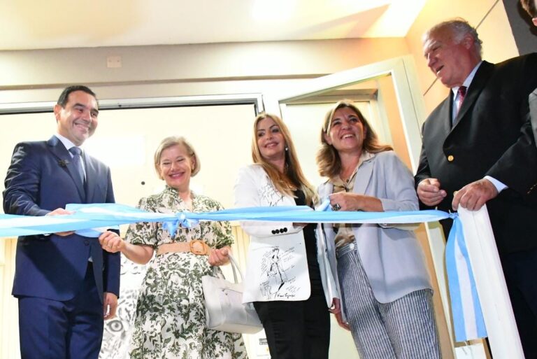 Valdés inauguró una sucursal del Banco de Corrientes en Iguazú, punto estratégico del turismo