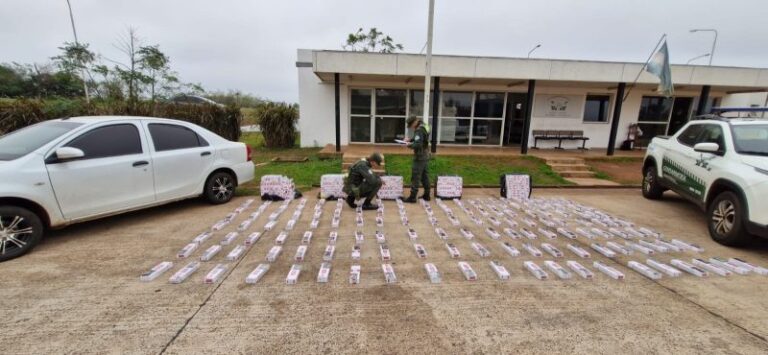 Detienen a un subcomisario de la Policia de Corrientes con carga ilegal de cigarrillos