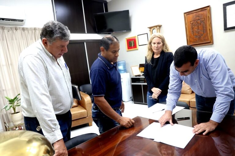 Entregaron documentación de predios y subsidios a entidades deportivas