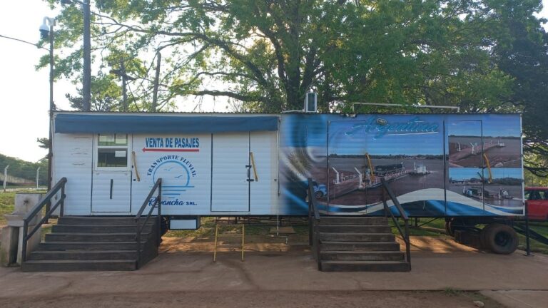 Alvear: Retoma sus actividades la balsa argentina de transporte Fluvial