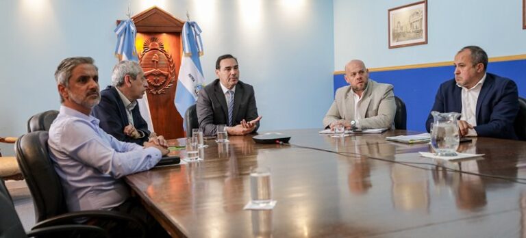 Valdés coincidió con sus pares del Litoral sobre cómo debe licitarse la Hidrovía Paraná – Paraguay