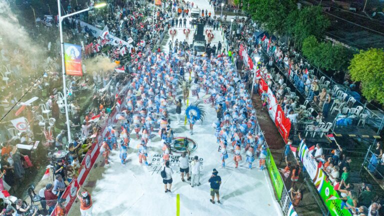 Tras la primera noche de corso, prometen la construcción de un nuevo corsódromo