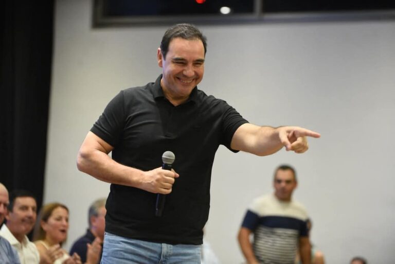 Al asumir como presidente de la UCR, Valdés dice que «no recibe órdenes de Buenos Aires»