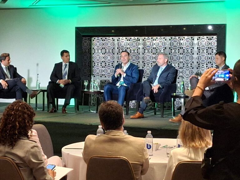 Valdés expuso en el Foro de Inversión Forestal sobre el potencial de Corrientes