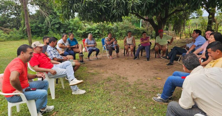 En plena campaña proselitista, Víctor Giraud mantiene contactos con vecinos de distintos barrios de Santo Tomé