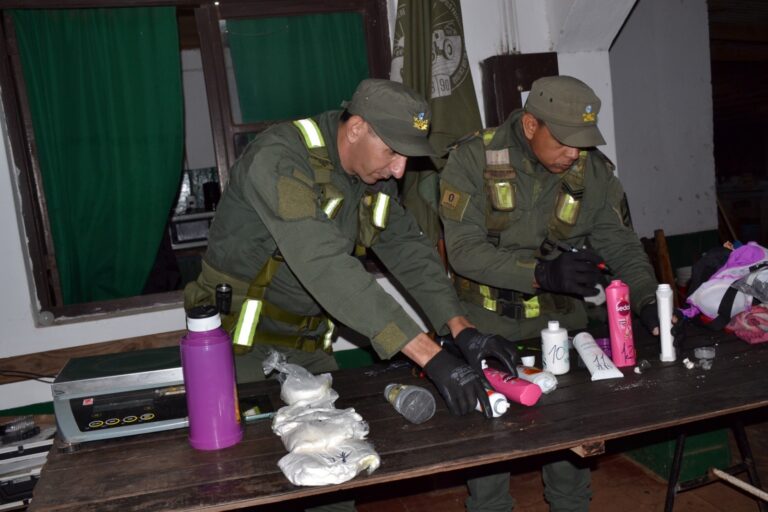 Gendarmeria detiene a pasajera de ómnibus llevaba casi 4 kilos de cocaína en potes