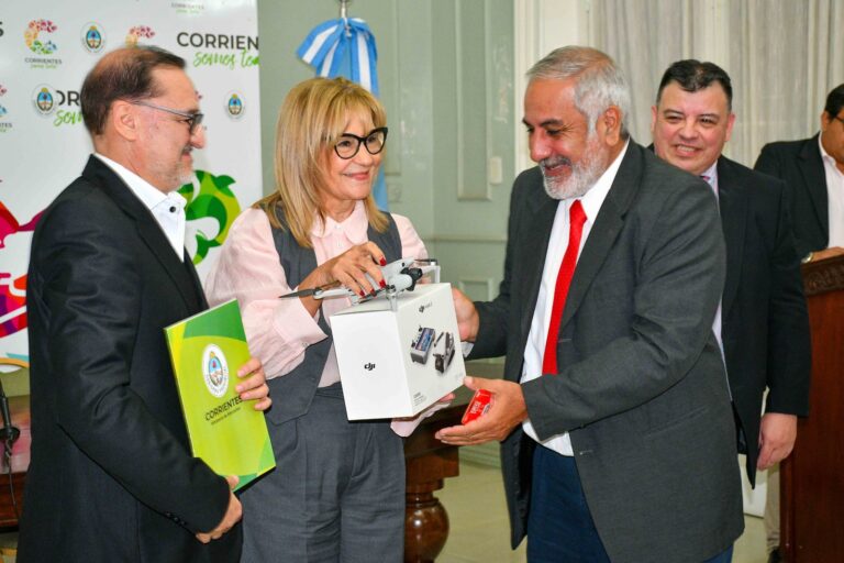 La Provincia entregó drones a escuelas agrotécnicas, con tecnología de vanguardia para fortalecer las prácticas