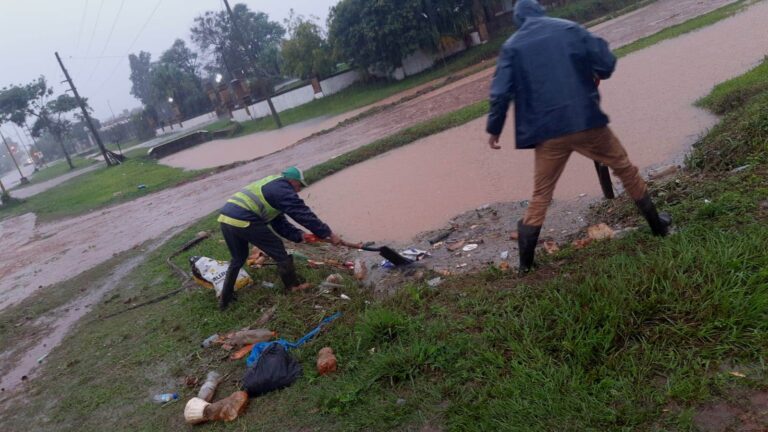 Temporal de viento y lluvias produjo inundaciones y anegamientos en distintos barrios