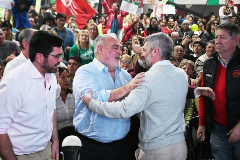 Emiliano Fernández durante masivo acto de ECO : “La Transformación de Corrientes la haremos todos juntos”