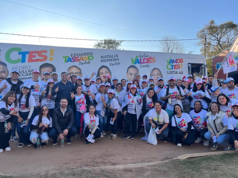 Caminata de “Vamos Santo Tomé” en el barrio Andresito rumbo a las elecciones del 31 de Agosto