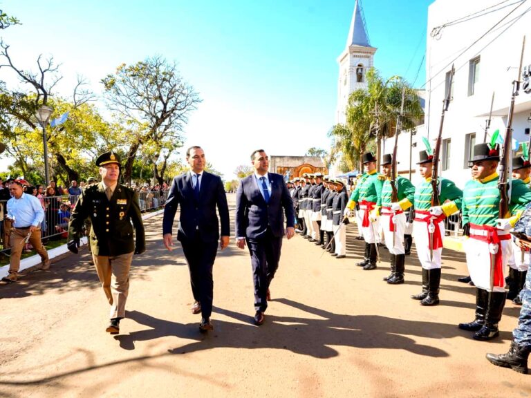 El gobernador Gustavo Valdés y el intendente Augusto Suaid encabezaron el acto central por el 162° aniversario de la refundación de Santo Tomé