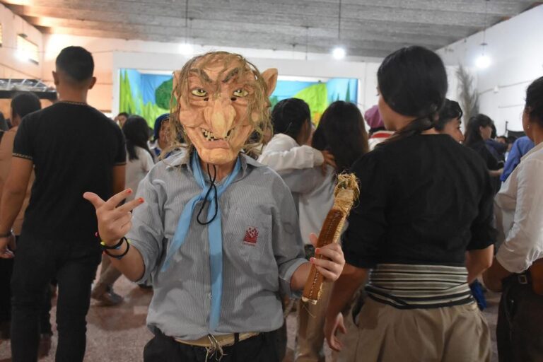 El Caraí Octubre hizo su tradicional paso por la Escuela Rector «Vicente Fidel López»