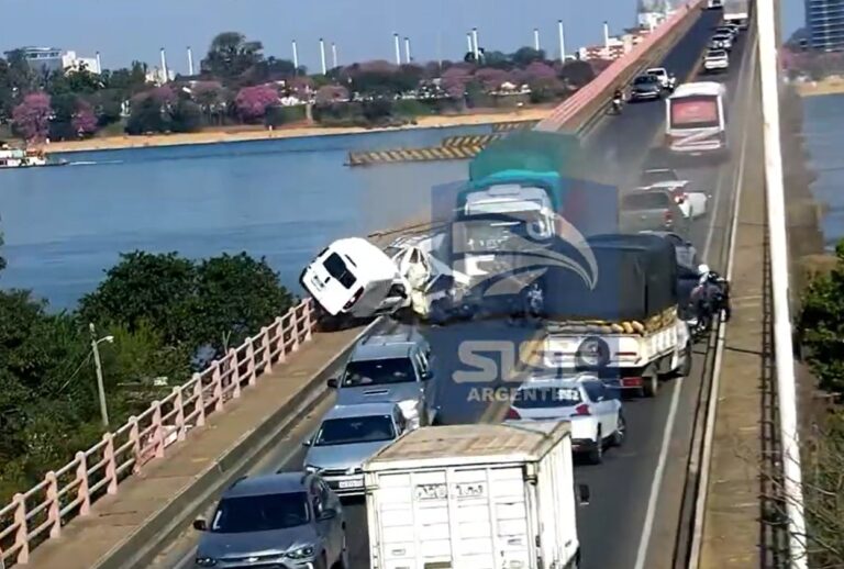 Creen que no se habría quedado sin frenos el camión que provocó accidente en el puente Chaco-Corrientes
