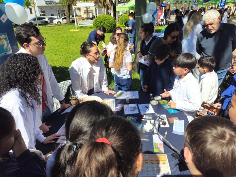 La Facultad Barceló realizó el Paseo Saludable en el Día de la Alimentación