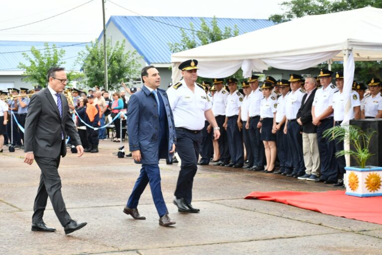Valdés encabezó el acto de la 6° Promoción de cabos destacando el comienzo de «una nueva etapa más fortalecida de la Policía»