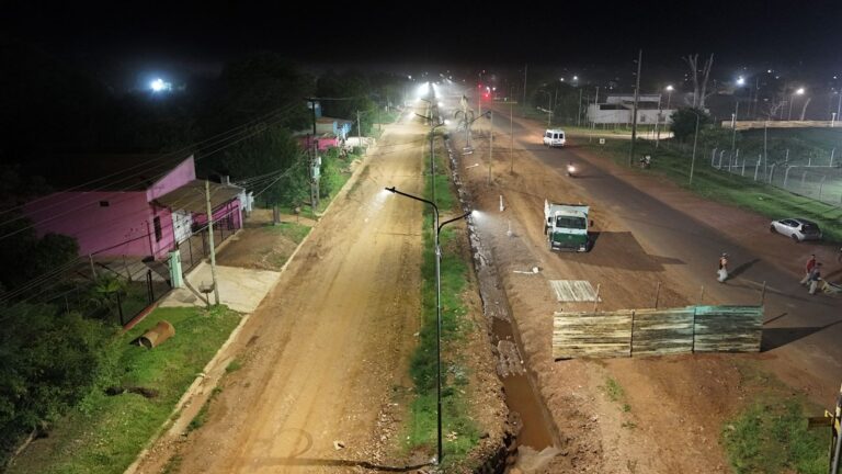 Avanzan las obras de iluminación y mejoras urbanas en la colectora Artigas