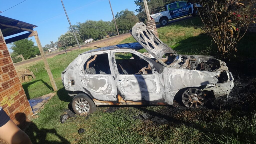 Incendiaron un automóvil cuyo propietario estuvo involucrado en el robo a un conocido comerciante