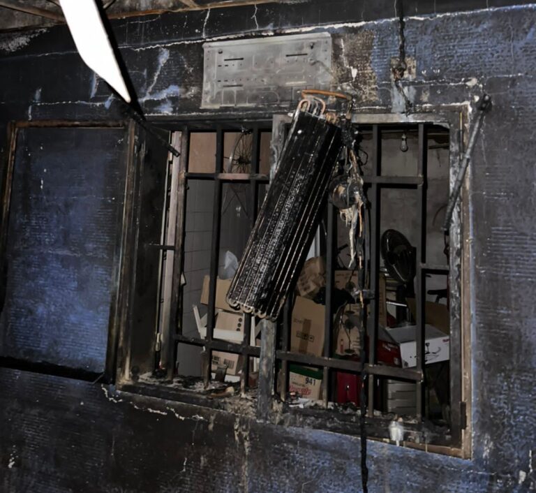 Oficial mujer de Gendarmería Nacional rescató a una familia en medio de un incendio