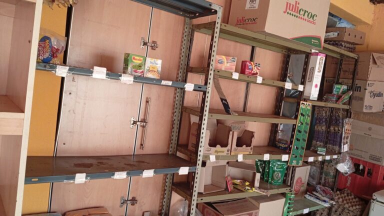 Barrio Tablada: Entraron a robar en un maxi kiosco y lo desmantelaron por completo