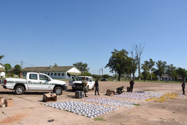 Gendarmería Nacional detecta el envío de 551 celulares y perfumes árabes por paquetería sin aval legal