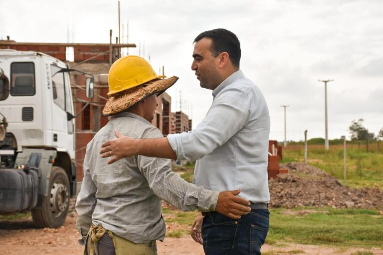 Suaid recorrió las obras de construcción de viviendas en Santo Tomé